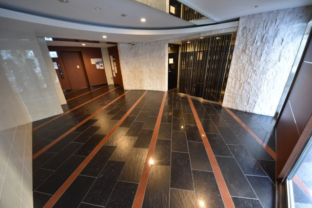 セレニテ上町台北館のエントランス