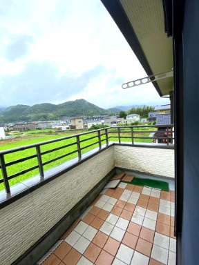 山大近くの４LDK戸建。収納多め、駐車場３台可のオール電化住宅で快適ライフを。のバルコニー