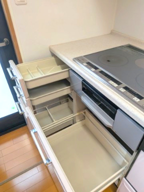 山大近くの４LDK戸建。収納多め、駐車場３台可のオール電化住宅で快適ライフを。のキッチン