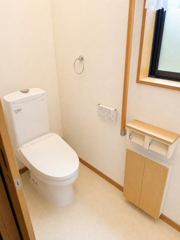 山大近くの４LDK戸建。収納多め、駐車場３台可のオール電化住宅で快適ライフを。のトイレ|1階と2階にそれぞれ設置あり