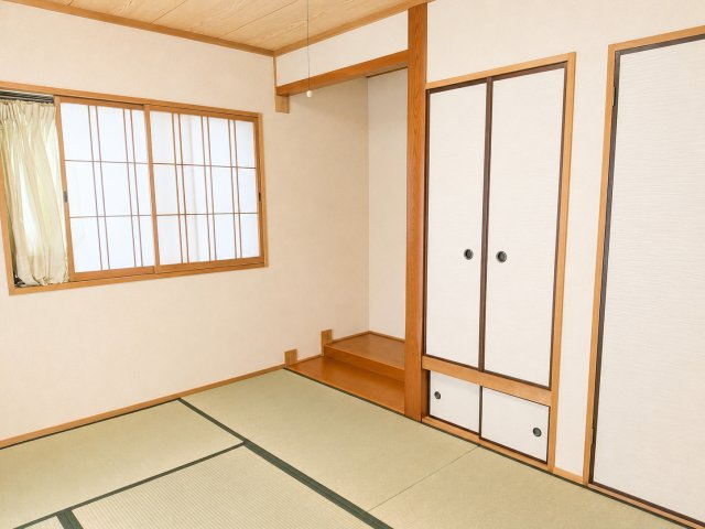 山大近くの４LDK戸建。収納多め、駐車場３台可のオール電化住宅で快適ライフを。の和室