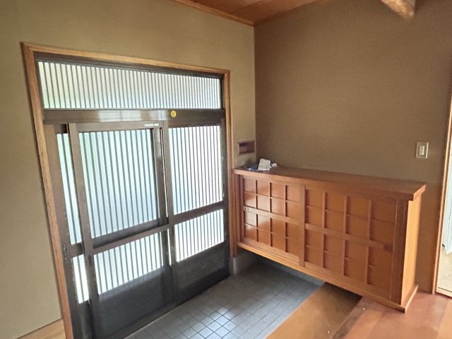 吉田　中古住宅の玄関|リフォーム工事中