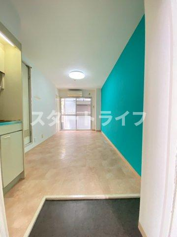 大阪市淀川区東三国１丁目の賃貸マンションの玄関