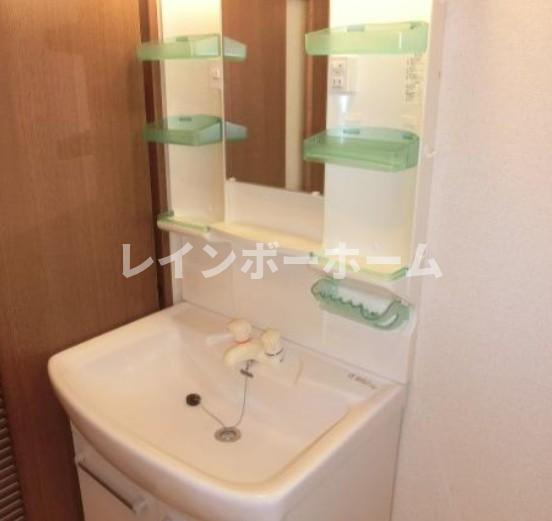 大新ヒルズ西馬橋の洗面所|ゆったりとスペースのある洗面所