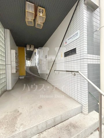 【エントランス】 | ロイヤルグレース | エントランス