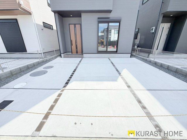 京都市伏見区久我御旅町　新築戸建の駐車場