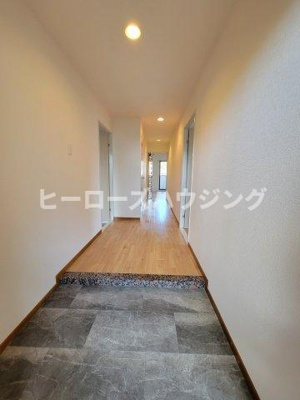 【玄関】 | エトワール緑丘 | ※同タイプの写真となり、実際のお部屋とは異なる場合があります