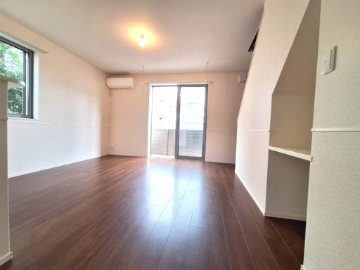 Ｅｘｃｅｌ　Ｃｏｕｒｔ　Ａの居間・リビング|★キレイなフローリングのお部屋です★