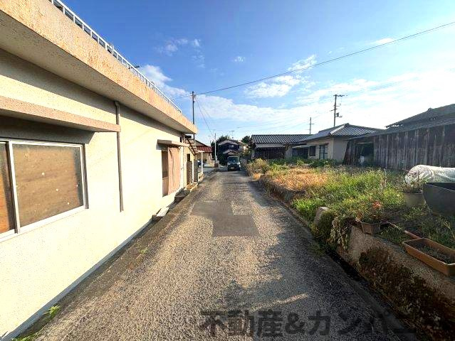 伊予市上吾川のおトチの前面道路含む現地写真|前面道路含む現地写真です