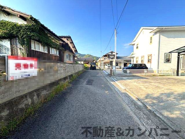 伊予市上吾川のおトチの前面道路含む現地写真|前面道路含む現地写真です