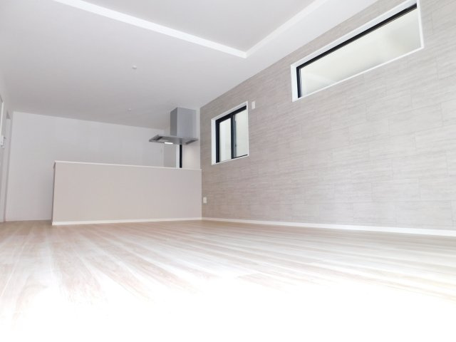 名古屋市熱田区野立町２丁目の新築一戸建の居間・リビング|◇リビング◇　　南面で広くて明るいリビング１８．２帖！　家族が集まってもゆったり過ごせます。