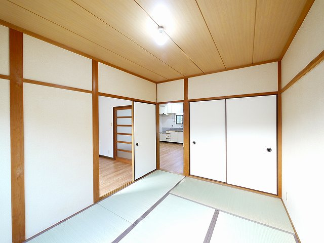 プラスパー豊井Ⅰの寝室|開放的な寝室です