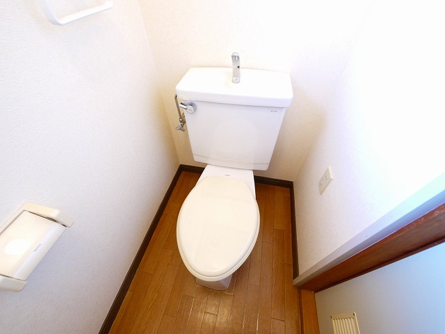 プラスパー豊井Ⅰのトイレ|落ち着いた色調のトイレです