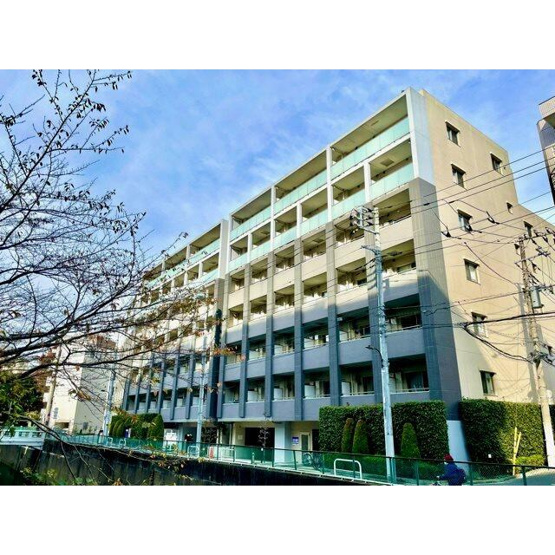 【外観】 | レジディア中落合C棟 | 鉄筋コンクリート造のがっちりとした建物。