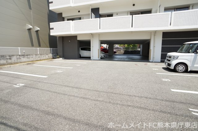 熊本市中央区九品寺６丁目の賃貸マンションの駐車場