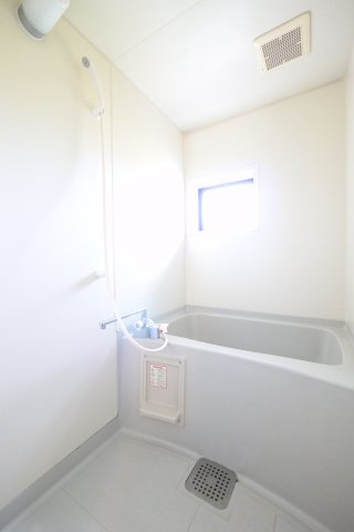 操山ハイツの浴室|※写真は別の部屋のものです。
