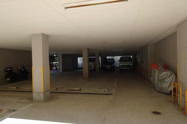 Casa IKUMATAⅡの駐車場