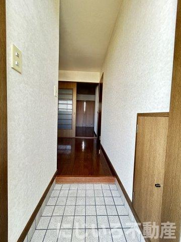 シティハイツヤマフジの玄関