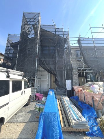 西区石丸3期　１号棟（全2棟）の前面道路含む現地写真