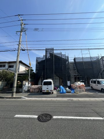 西区石丸3期　１号棟（全2棟）の前面道路含む現地写真