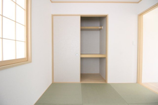 【和室】 | 富田小学校・富田中学校区　GRADLE GAEDEN 郡山市富田町　第２３　全３棟　２号棟 | 和室にも収納スペースもありますので助かります♪　　同社施工例