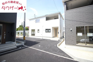 【外観】 | 富田小学校・富田中学校区　GRADLE GAEDEN 郡山市富田町　第２３　全３棟　２号棟 | 駐車スペース３台～４台可能です！　外水道もついていますので洗車に便利です♪