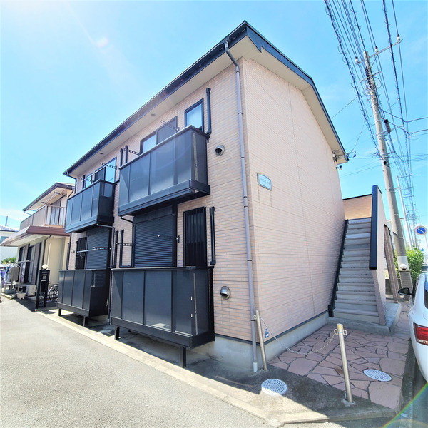 平塚市西八幡１丁目のアパートの外観