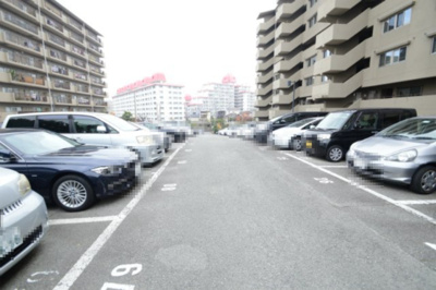 【駐車場】 | 日興千里丘スカイマンションB棟 | こちらのサイトに掲載されている全ての物件が、当社にてご紹介可能です！気になる物件がありましたら、弊社スタッフまでお気軽にお問合せ下さいませ。
