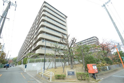 【外観】 | 日興千里丘スカイマンションB棟 | サイトに掲載されていない箇所の写真、撮影してお届けさせて頂きます！気になる物件で、見たい部分の画像が無い場合は、弊社スタッフまでご連絡下さいませ。お客様の気になる箇所を、カメラにて撮影して参ります！