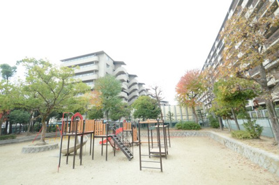 【周辺】 | 日興千里丘スカイマンションB棟 | 現在ご返済中のカーローン・カードローン・教育ローンなどを住宅ローンに一本化したり、家具家電購入費用・引越し費用を住宅ローンと組み合わせるなど、お客さまにメリットの多い住宅ローンのご提案が可能です。