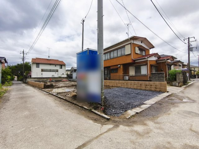 BLOOMING GARDEN　鴻巣市吹上本町2丁目1棟の前面道路含む現地写真