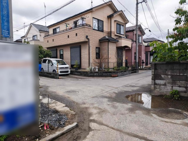 BLOOMING GARDEN　鴻巣市吹上本町2丁目1棟の前面道路含む現地写真