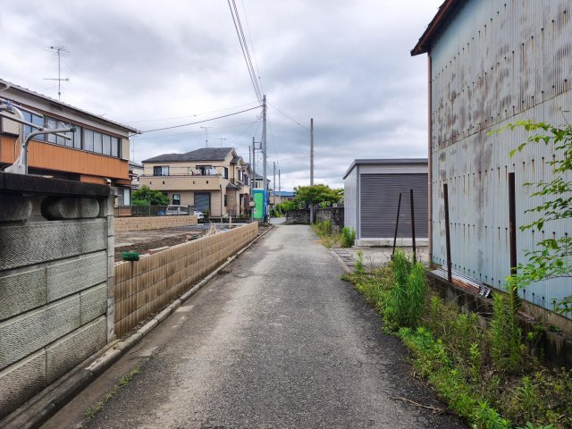 BLOOMING GARDEN　鴻巣市吹上本町2丁目1棟の前面道路含む現地写真