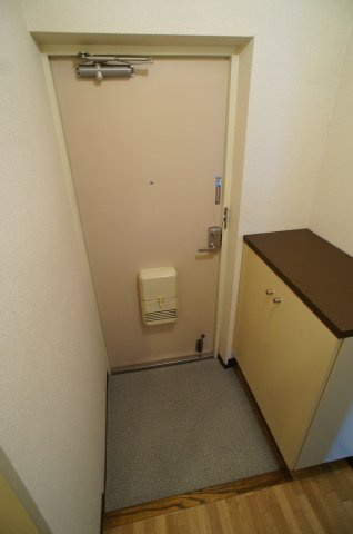 カーサ八千代の玄関