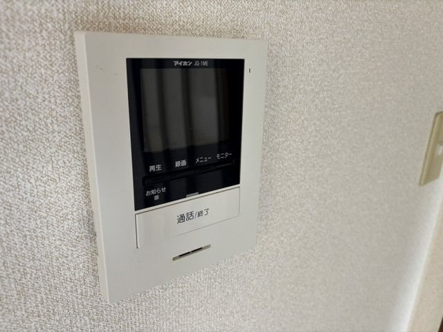 モニター付きインターホンで来客を画面で確認出来て安心です♪
