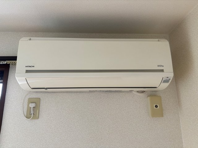 洋室6帖にはエアコン付きで和室6帖にもご自身で設置可能です♪