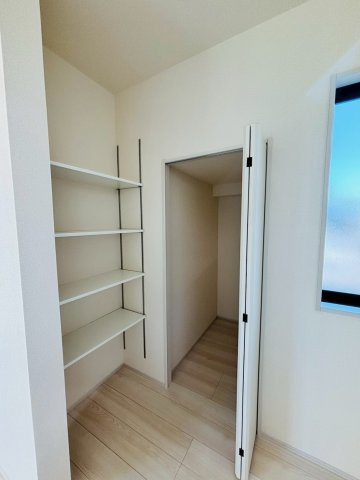 あきる野市上代継　分譲住宅　2号棟の収納|20.0帖リビングにある収納スペース