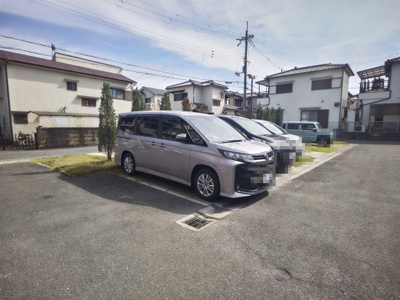 【駐車場】 | シャンゼトワール藤が尾　C棟 | 駐車場があるので、車を買う予定の方も安心です