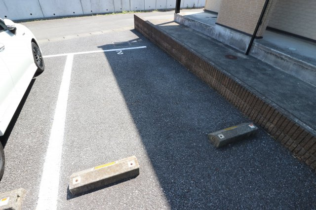 レオパレスノーブルシャトーの駐車場