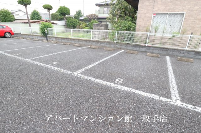 レオパレスプライムの駐車場