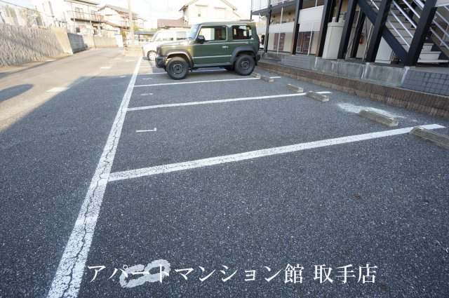 レオパレスロッソピアンコⅡの駐車場