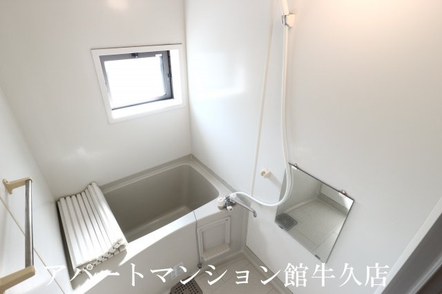 ブルースカイの浴室|ユニットバス（小窓付）