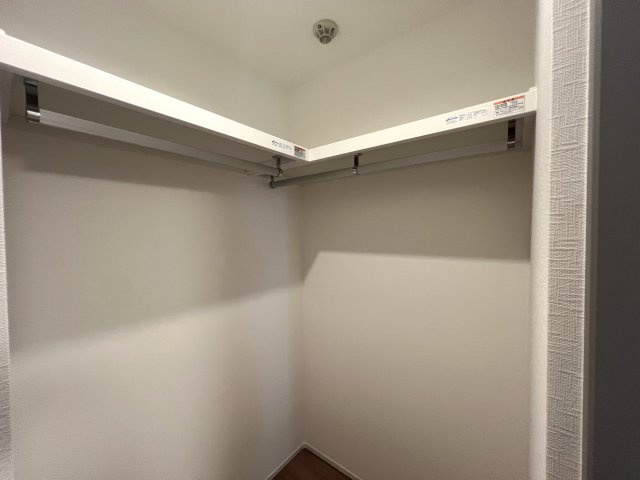 生まれ変わったお部屋でペットと新生活♪徒歩で２路線アクセス！ホント、こう言うのがちょうどイイって実感できちゃう気持ち良さあふれる角部屋な、【カサベルダ】リノベーションの収納