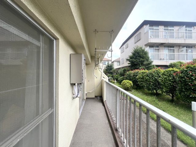 生まれ変わったお部屋でペットと新生活♪徒歩で２路線アクセス！ホント、こう言うのがちょうどイイって実感できちゃう気持ち良さあふれる角部屋な、【カサベルダ】リノベーションのバルコニー|暖かな日差しのふりそそぐバルコニー