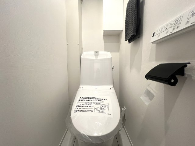 生まれ変わったお部屋でペットと新生活♪徒歩で２路線アクセス！ホント、こう言うのがちょうどイイって実感できちゃう気持ち良さあふれる角部屋な、【カサベルダ】リノベーションのトイレ|シンプルで使いやすいトイレです