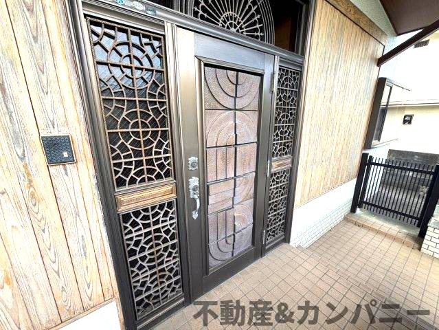 松山市衣山5丁目の中古戸建の玄関|きれいな玄関です