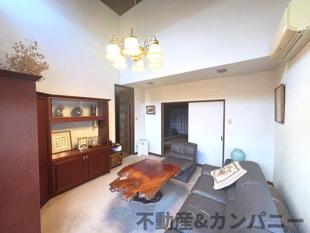 松山市衣山5丁目の中古戸建の洋室|ゆったりした洋室です