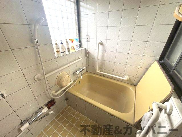松山市衣山5丁目の中古戸建の浴室|落ち着いた空間のお風呂です