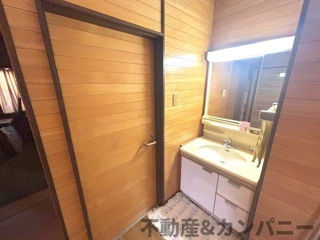 松山市衣山5丁目の中古戸建の独立洗面台|2階にも独立洗面台があります