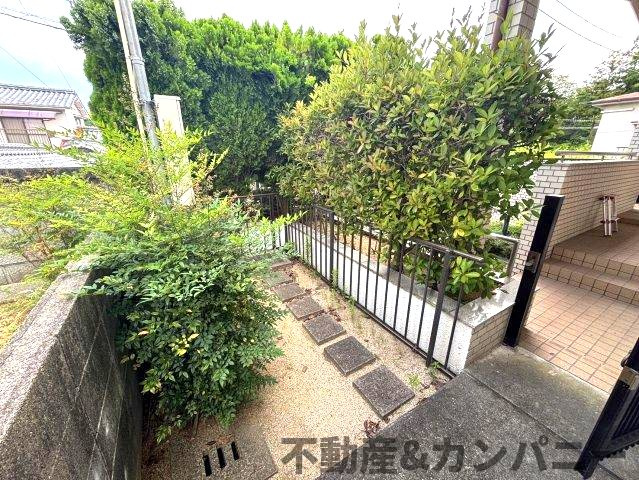 松山市衣山5丁目の中古戸建の庭|お庭の付いた物件です